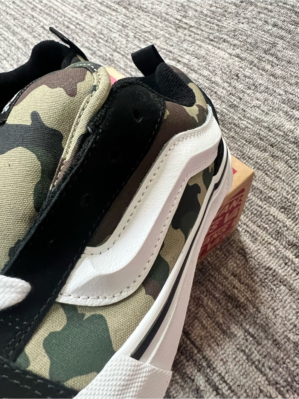 Vans Knu Skool Skate Shoe - Black / Camo Size 5 Junior’s - Picture 7 of 14